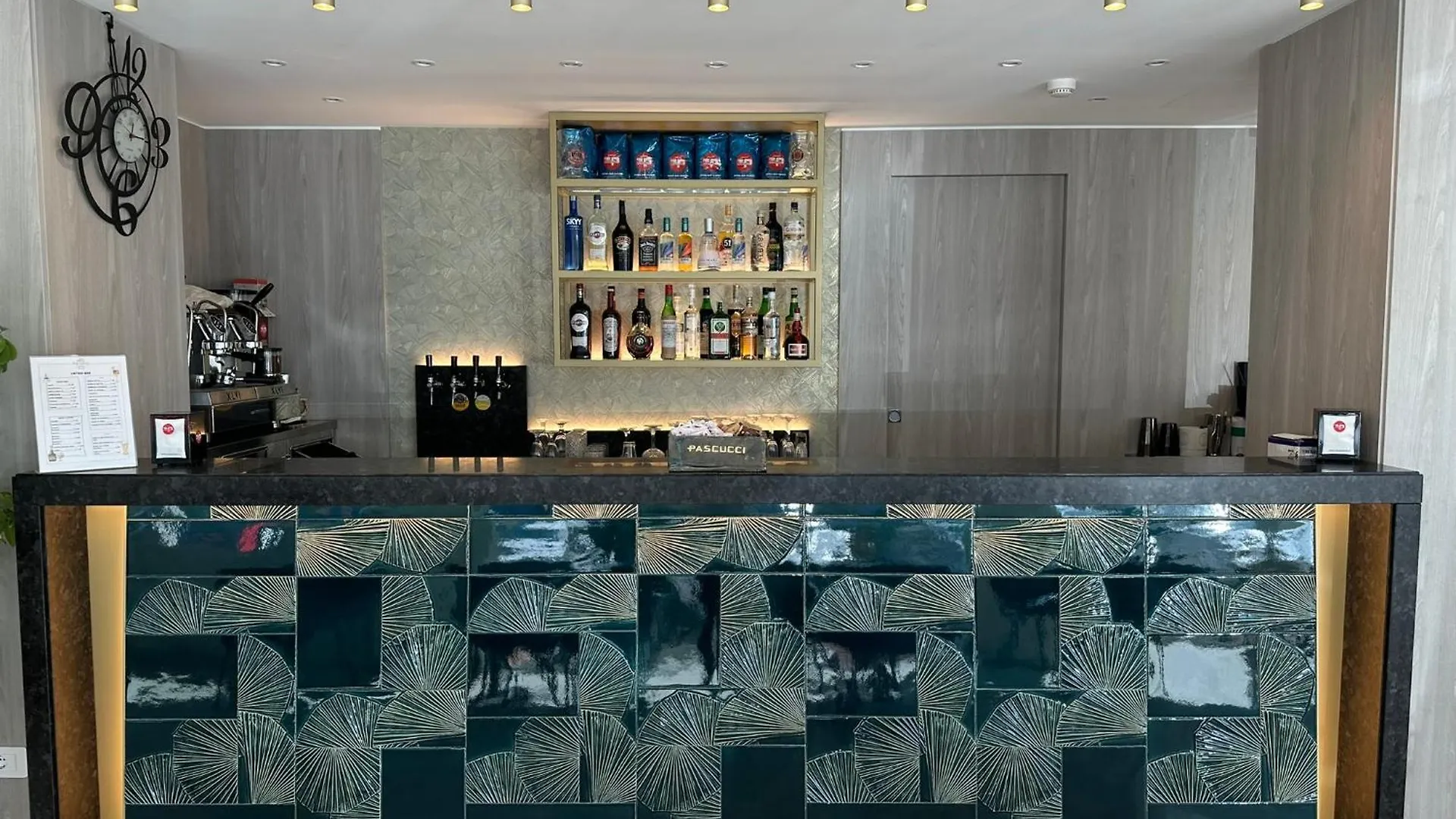 Hotel Tropic - Fronte Mare Riccione 3*,  Italy